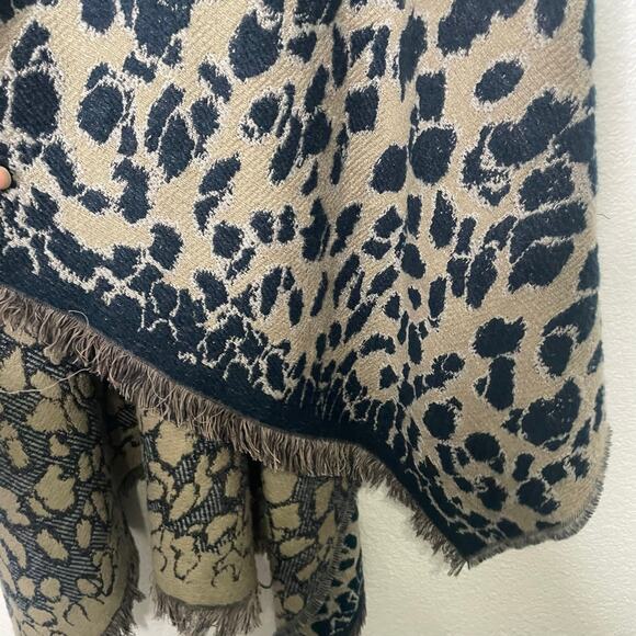 Ann Taylor Womens Pancho Size OS Animal Print Asymmetrical Hem Open Front Wrap - Picture 11 of 12